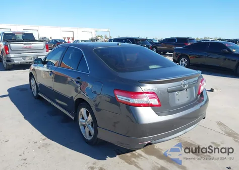 2011 Toyota Camry Se z USA, uszkodzony, nr VIN 4T1BF3EK0BU726130